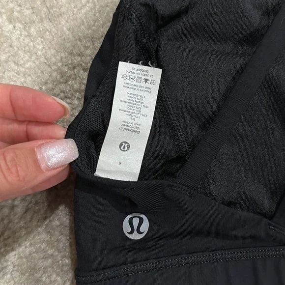 Lululemon - Picture 3 of 3